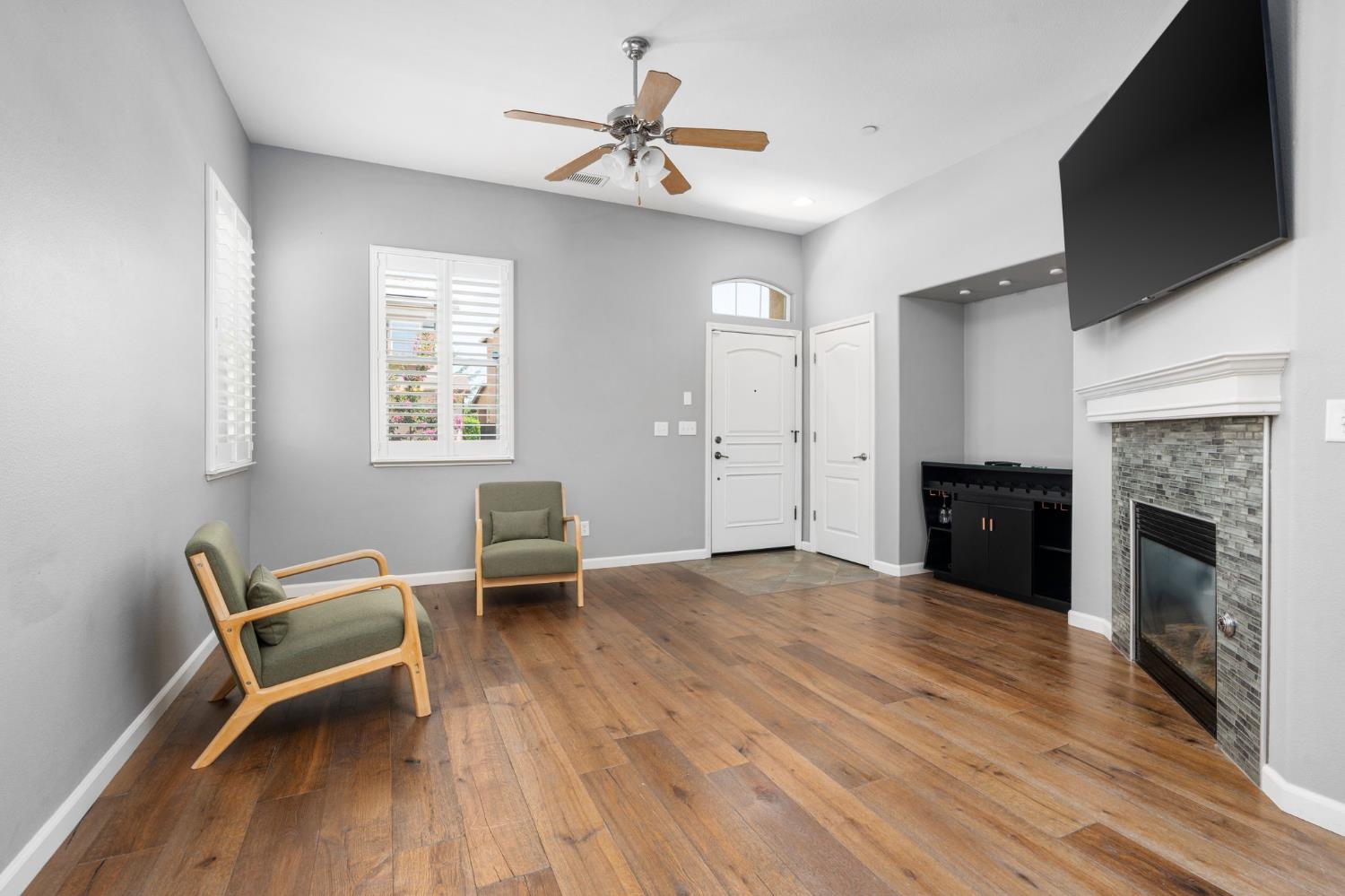 5313 W King Fisher Ln, Fresno, CA 93722