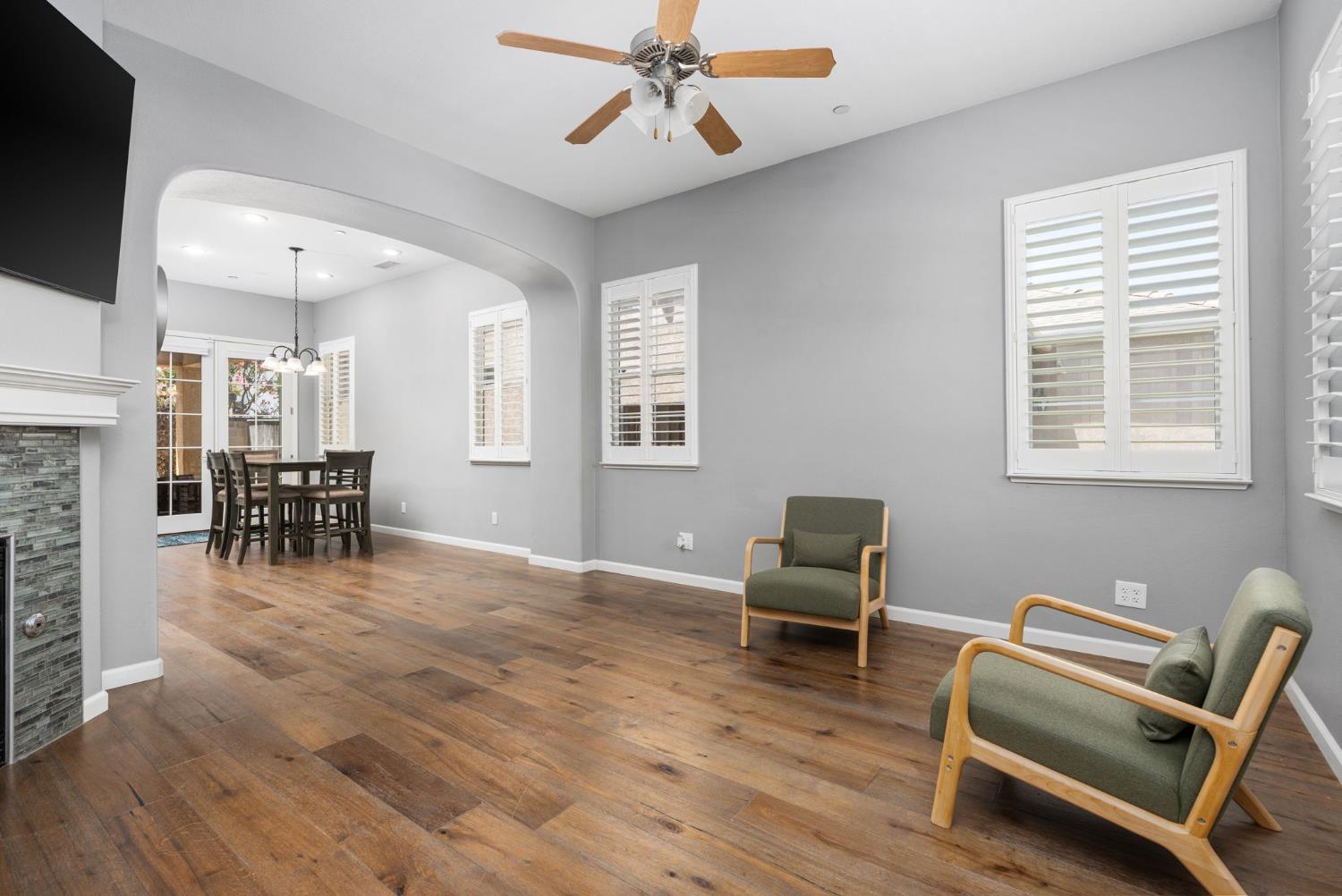 5313 W King Fisher Ln, Fresno, CA 93722