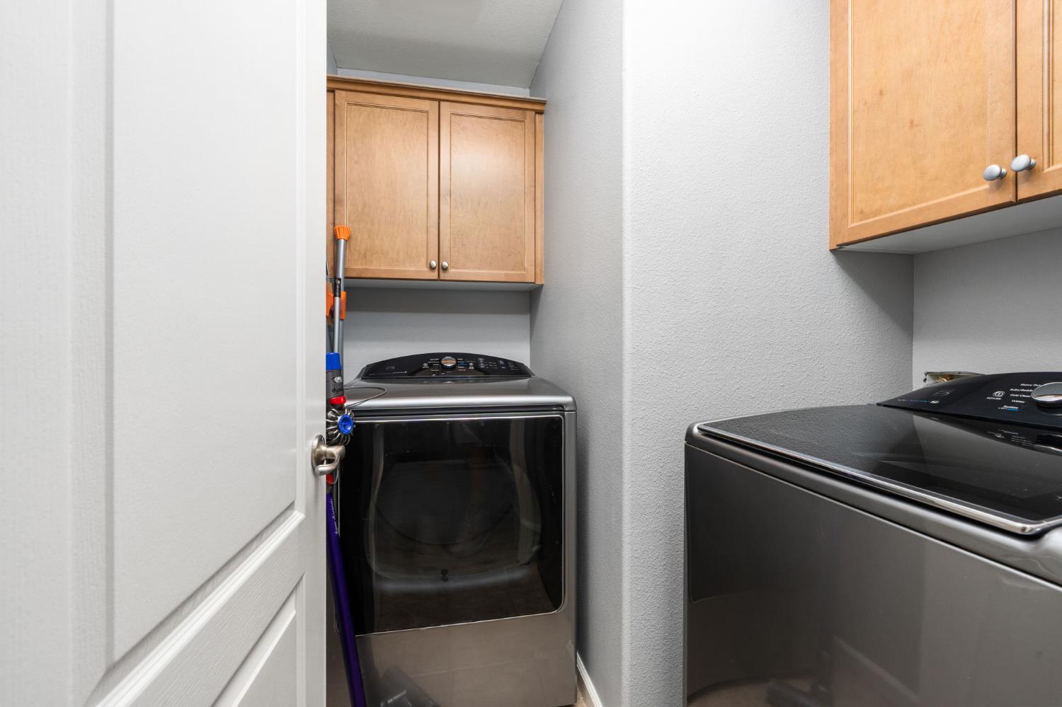 5313 W King Fisher Ln, Fresno, CA 93722