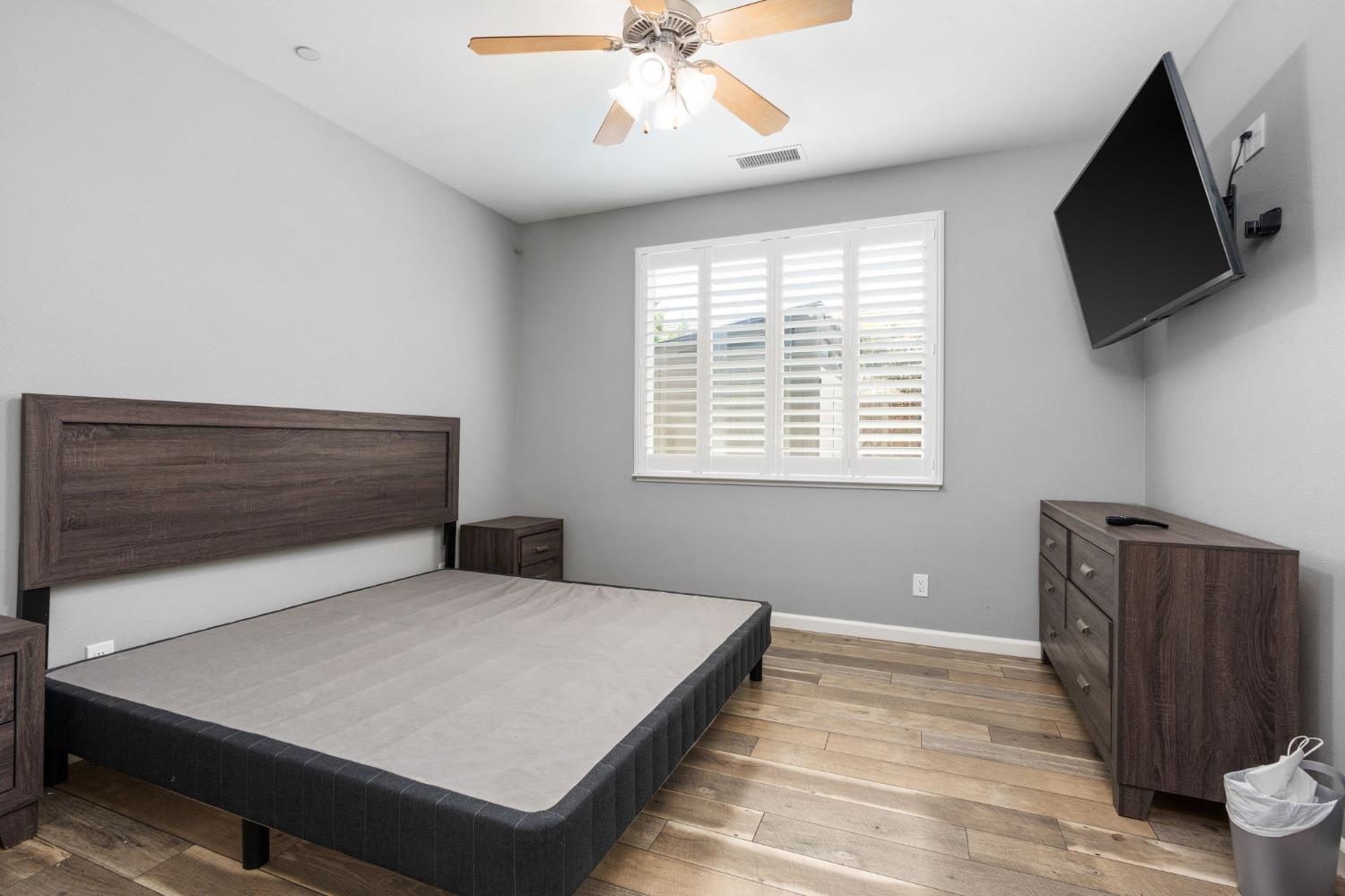 5313 W King Fisher Ln, Fresno, CA 93722