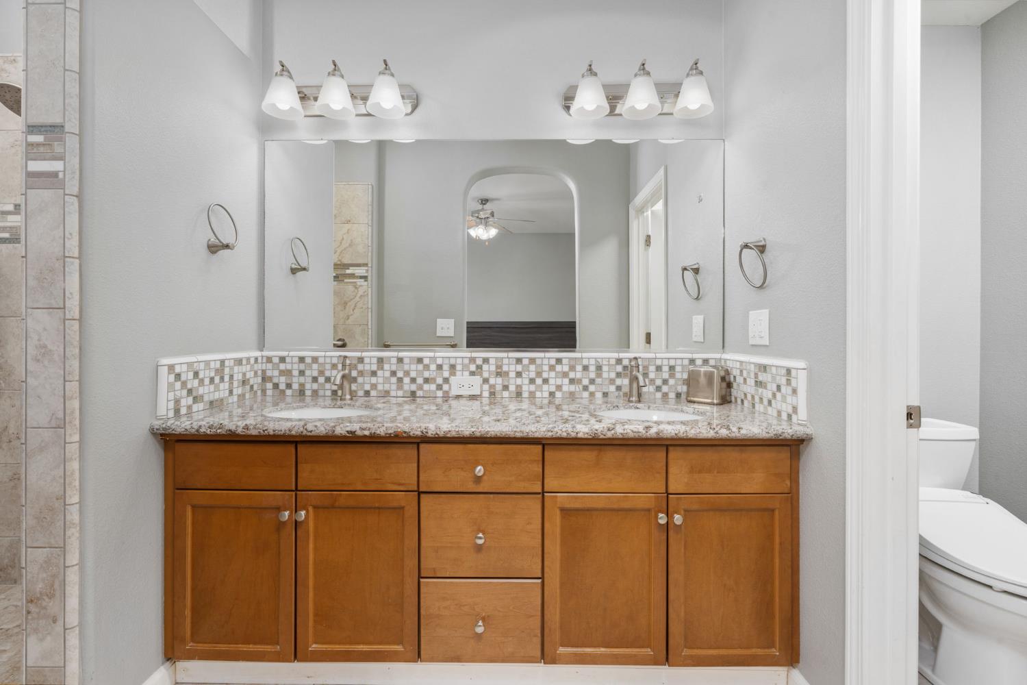 5313 W King Fisher Ln, Fresno, CA 93722