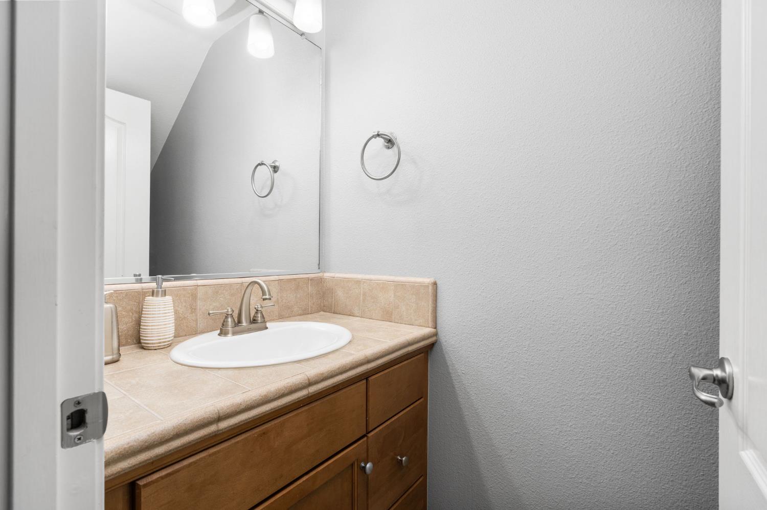 5313 W King Fisher Ln, Fresno, CA 93722