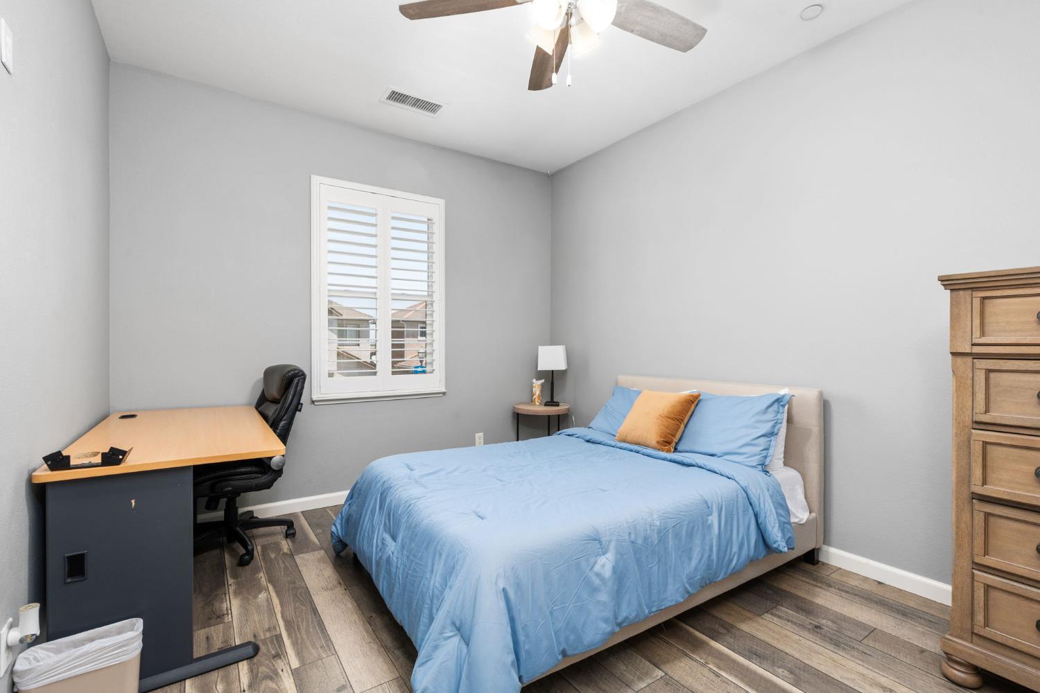 5313 W King Fisher Ln, Fresno, CA 93722