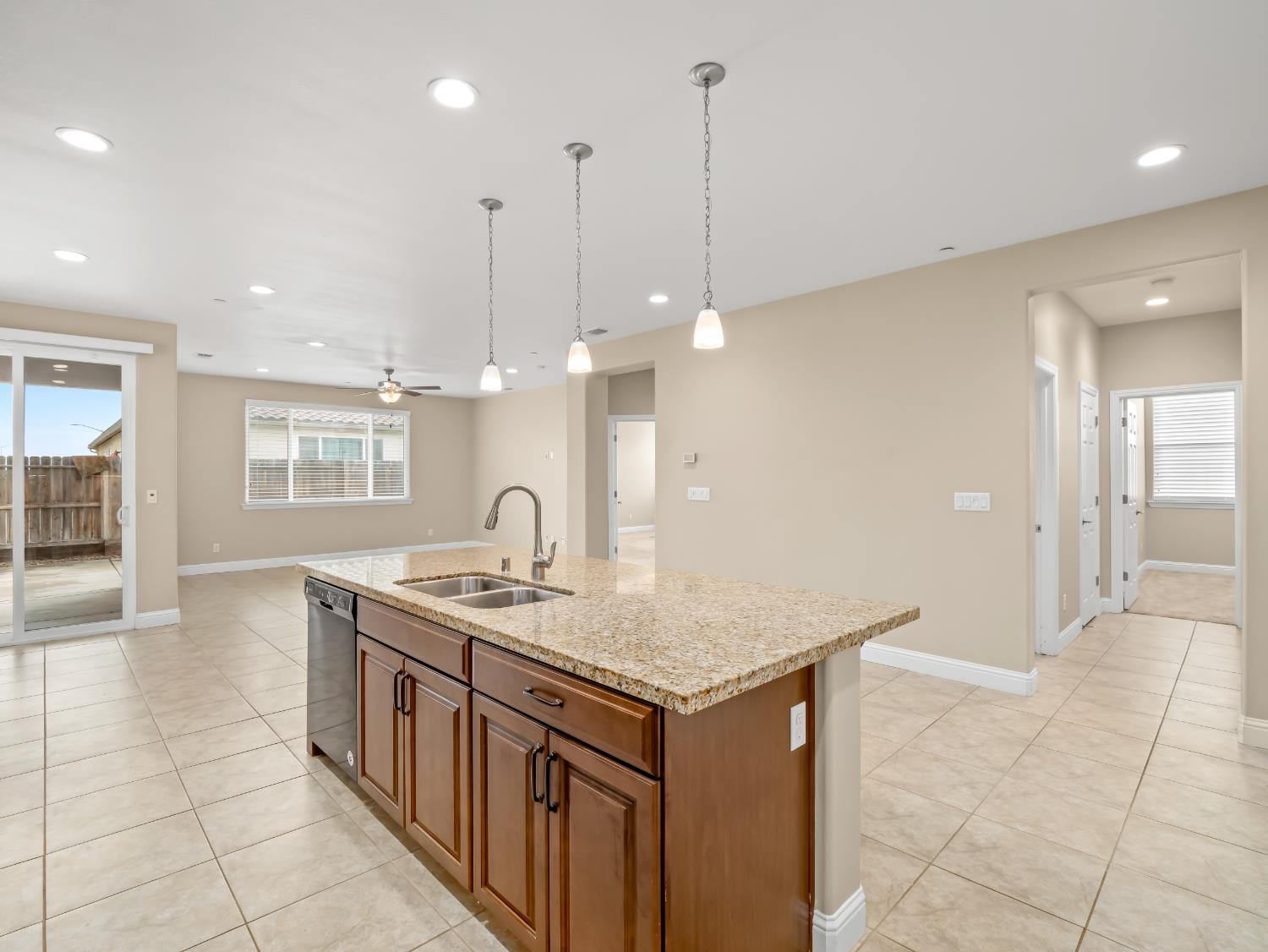 4662 N Casey Ave, Fresno, CA 93723