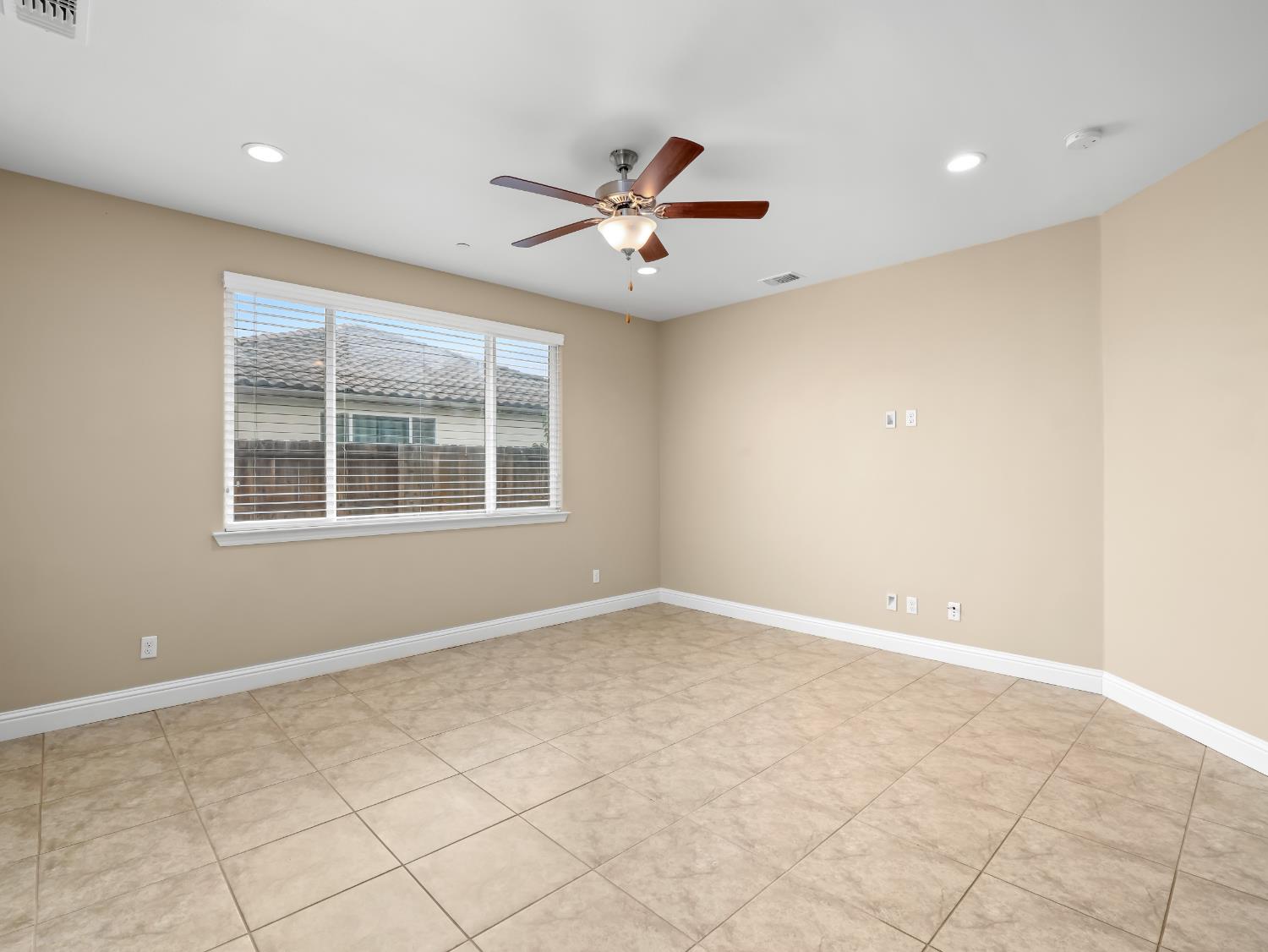 4662 N Casey Ave, Fresno, CA 93723