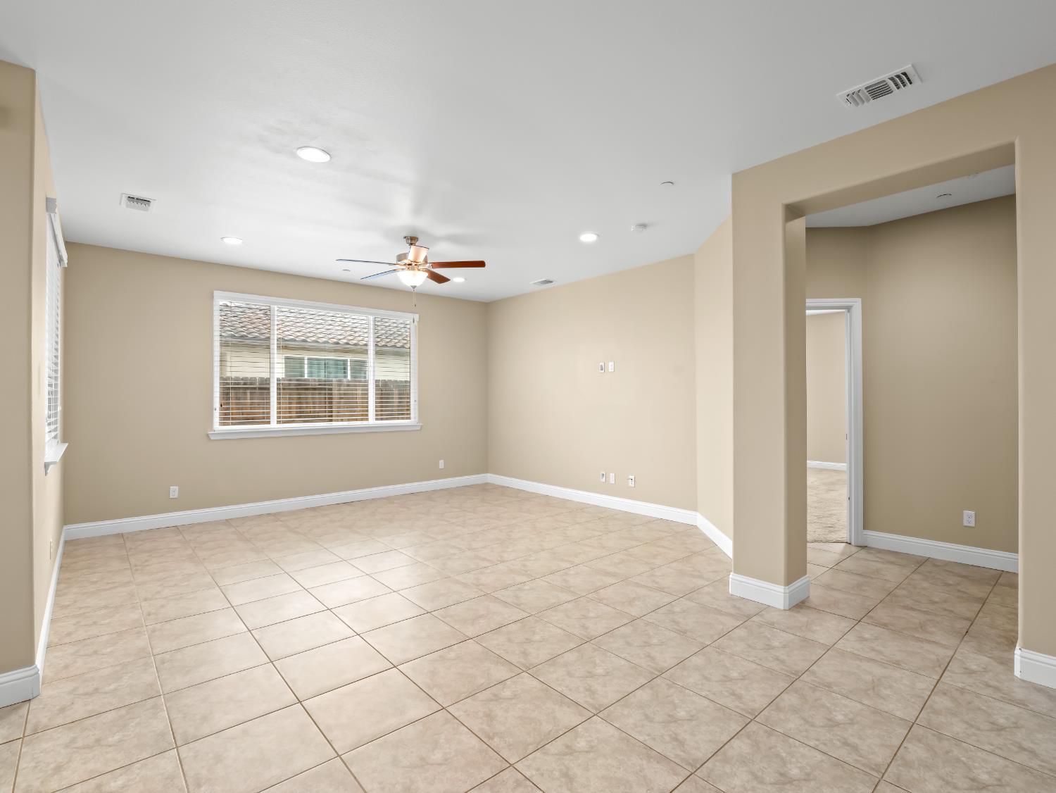 4662 N Casey Ave, Fresno, CA 93723