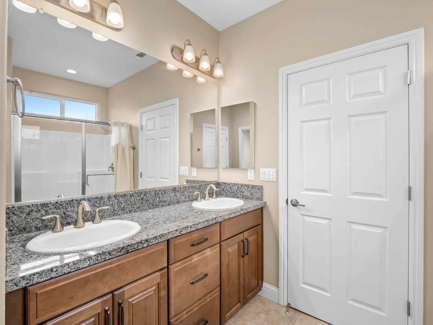 4662 N Casey Ave, Fresno, CA 93723