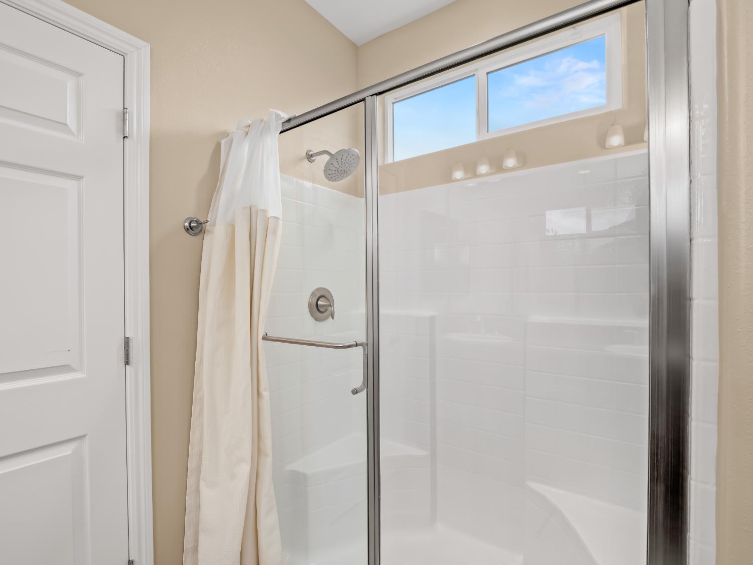 4662 N Casey Ave, Fresno, CA 93723