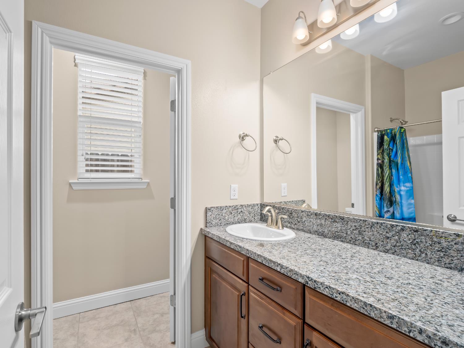 4662 N Casey Ave, Fresno, CA 93723