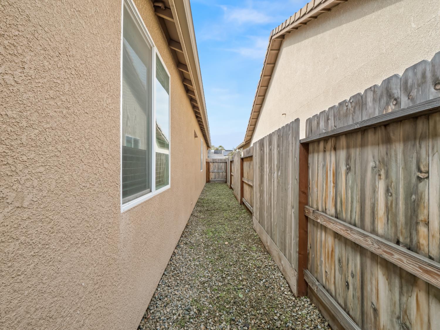 4662 N Casey Ave, Fresno, CA 93723