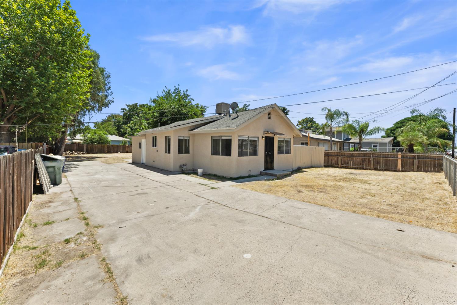 4014 E Olive Ave, Fresno, CA 93702