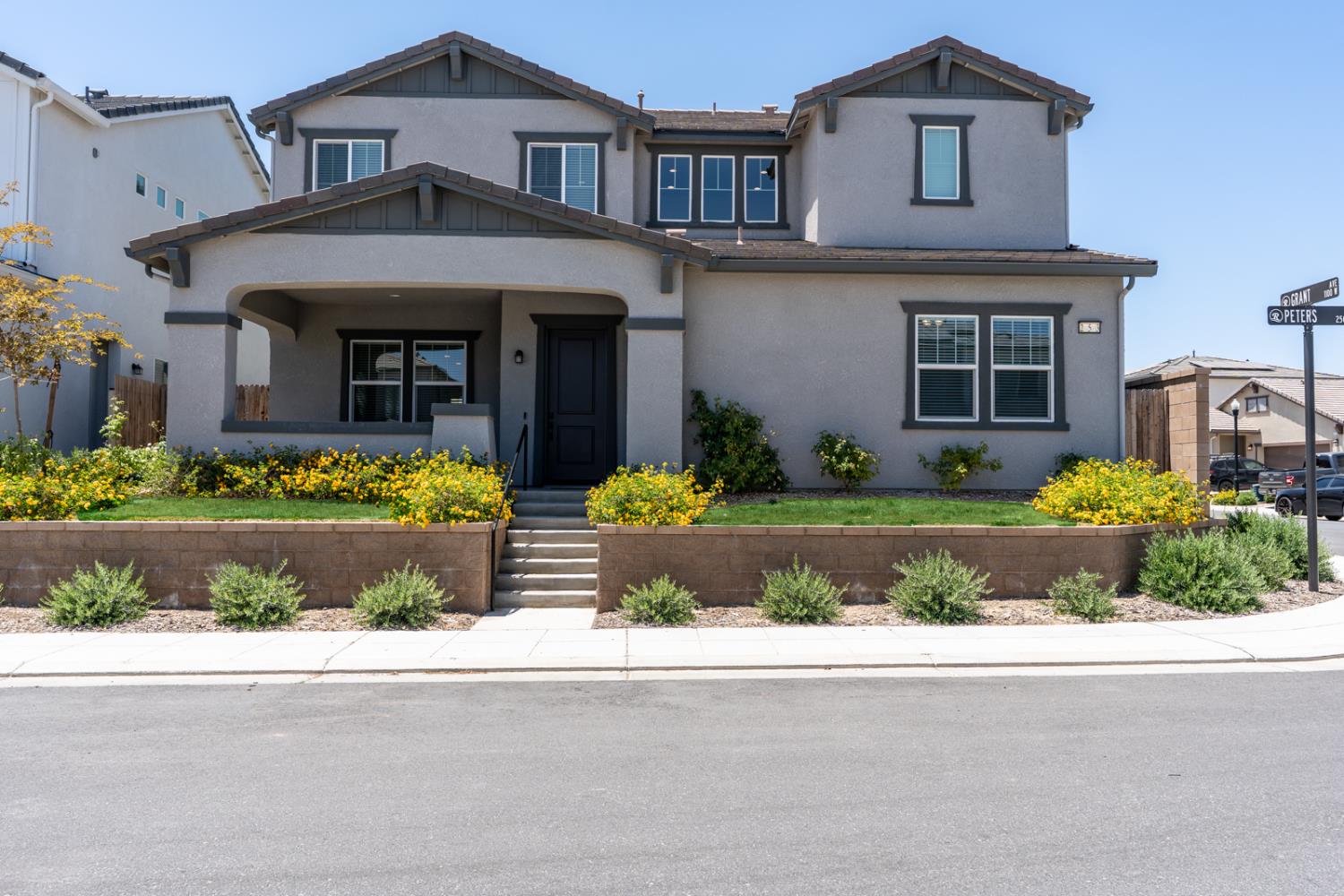 253 Peters Ln S, Madera, CA 93636