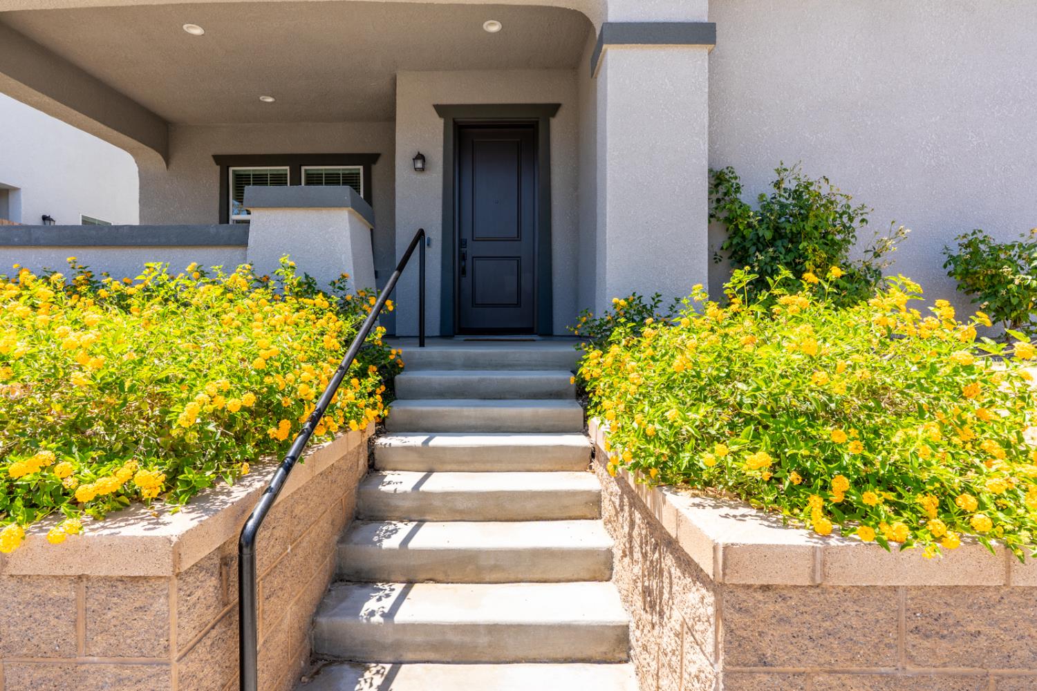 253 Peters Ln S, Madera, CA 93636