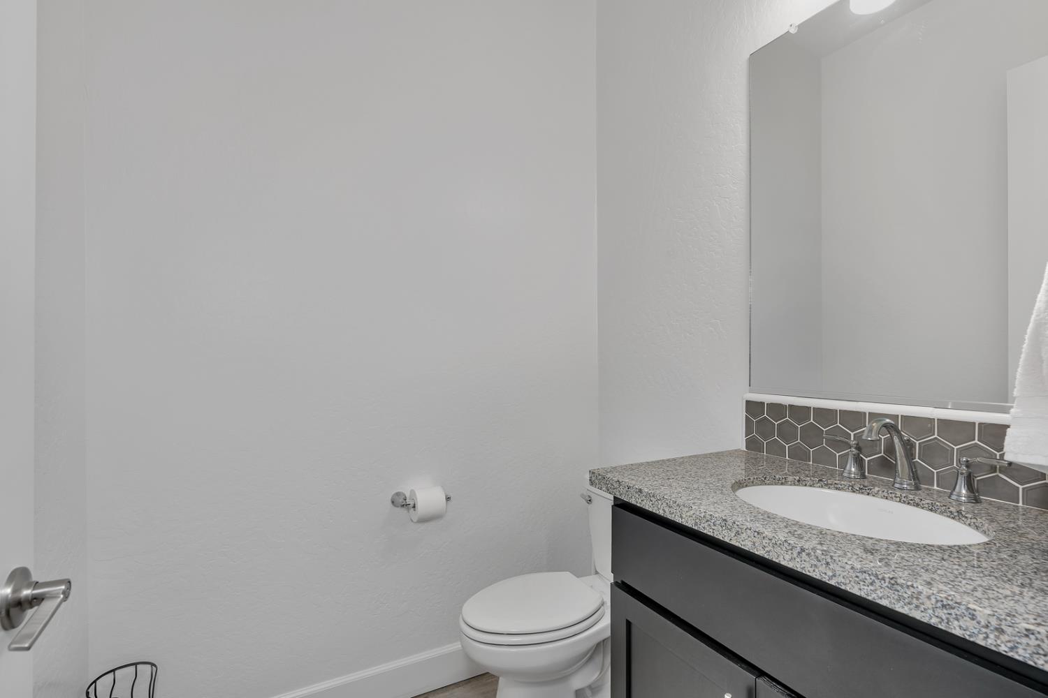 253 Peters Ln S, Madera, CA 93636