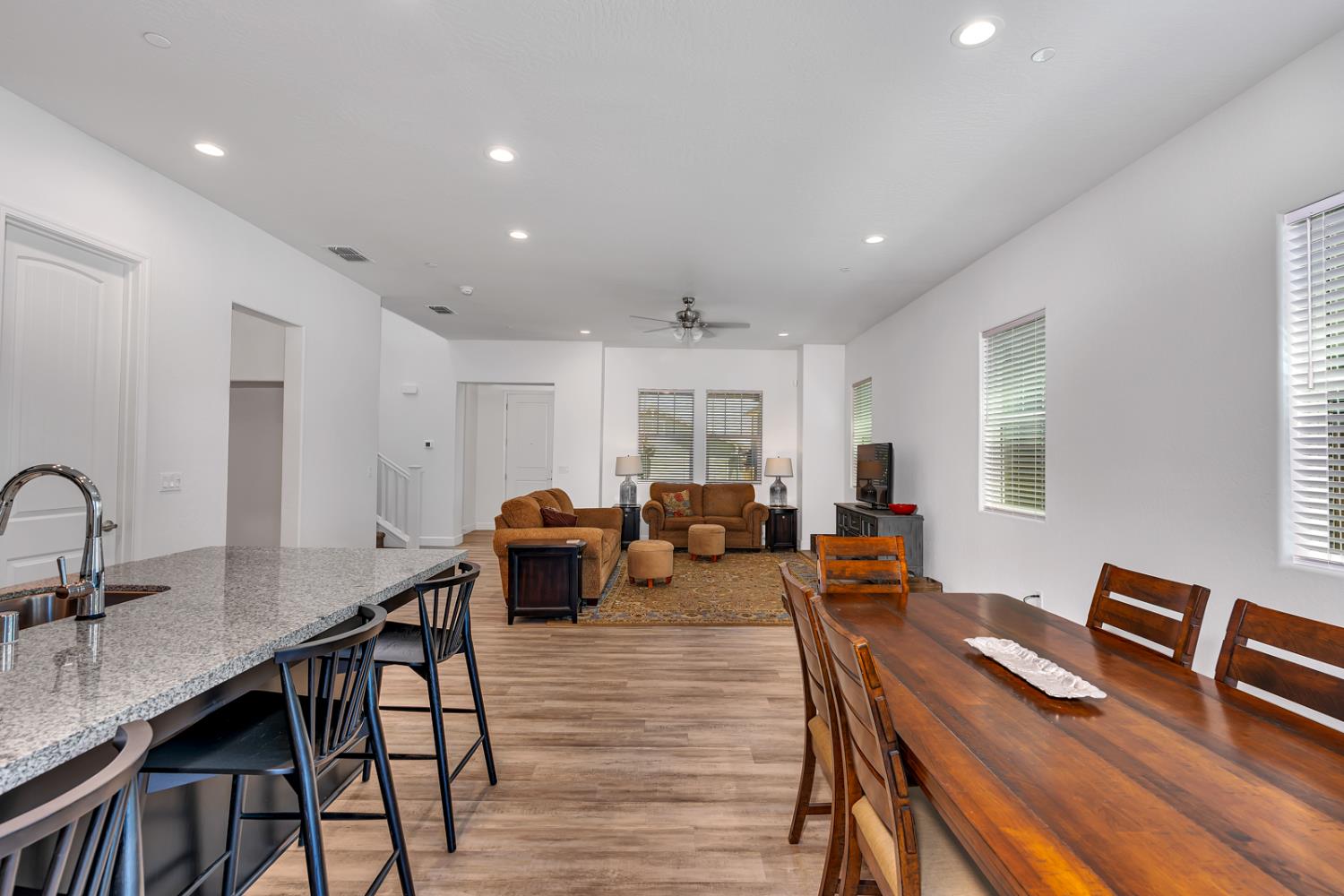 253 Peters Ln S, Madera, CA 93636