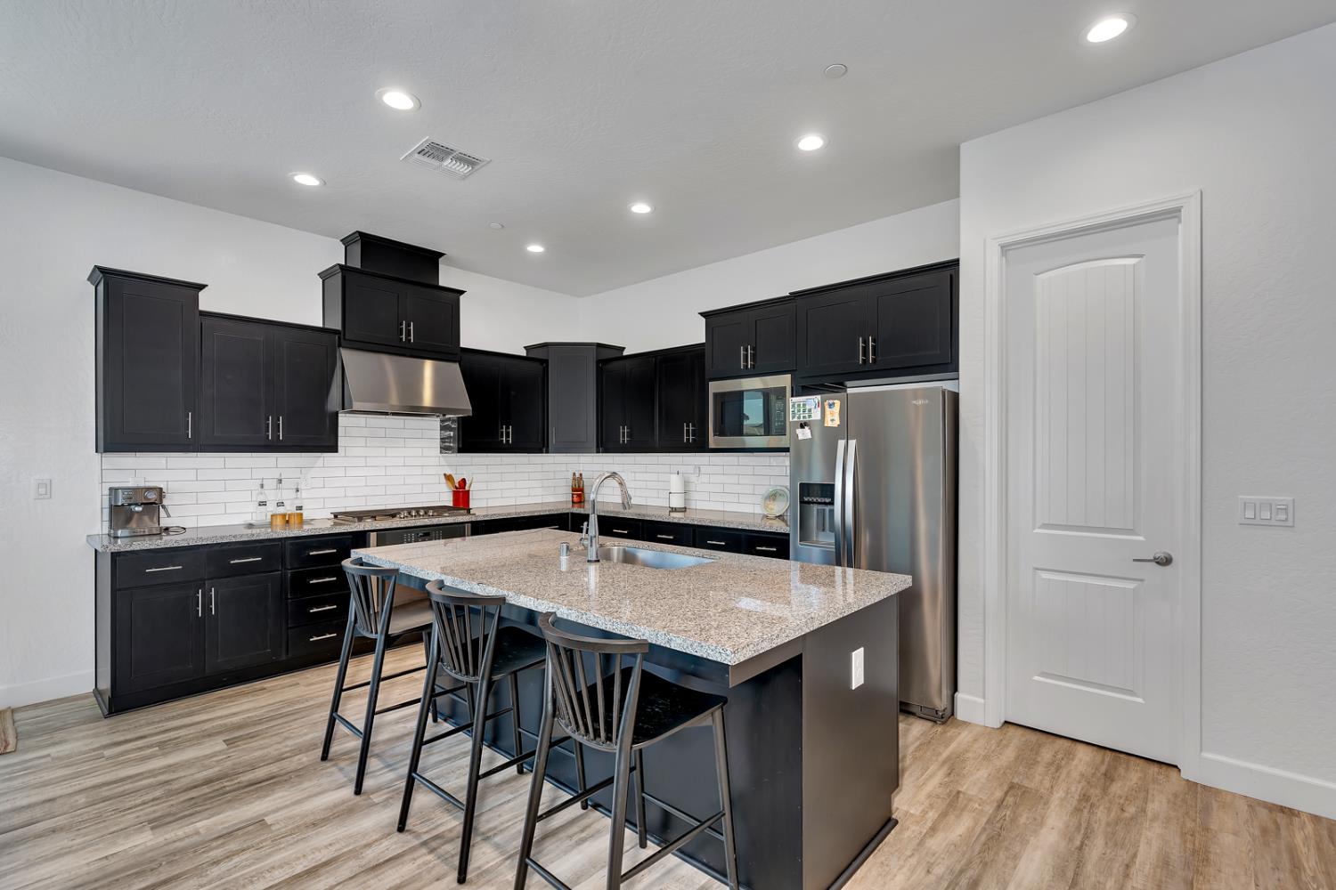 253 Peters Ln S, Madera, CA 93636