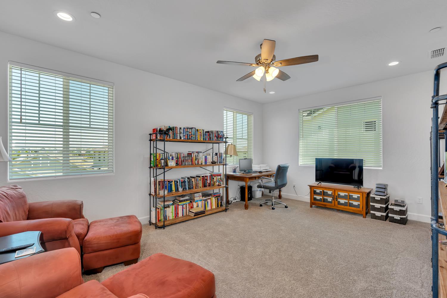 253 Peters Ln S, Madera, CA 93636