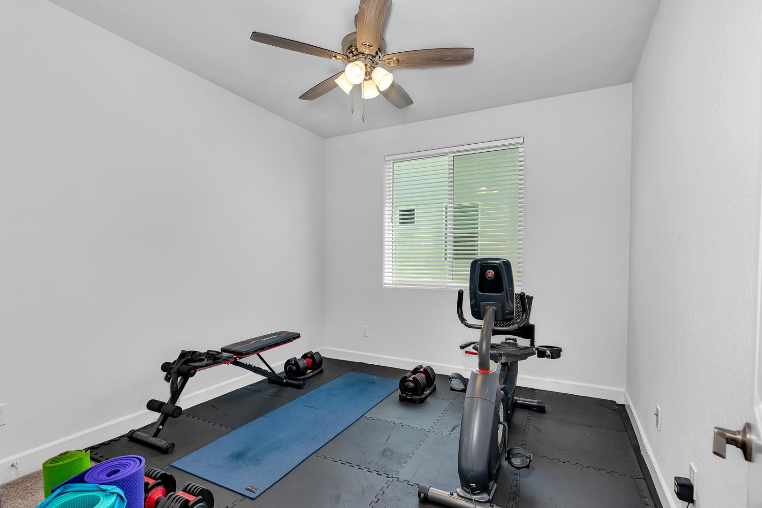 253 Peters Ln S, Madera, CA 93636