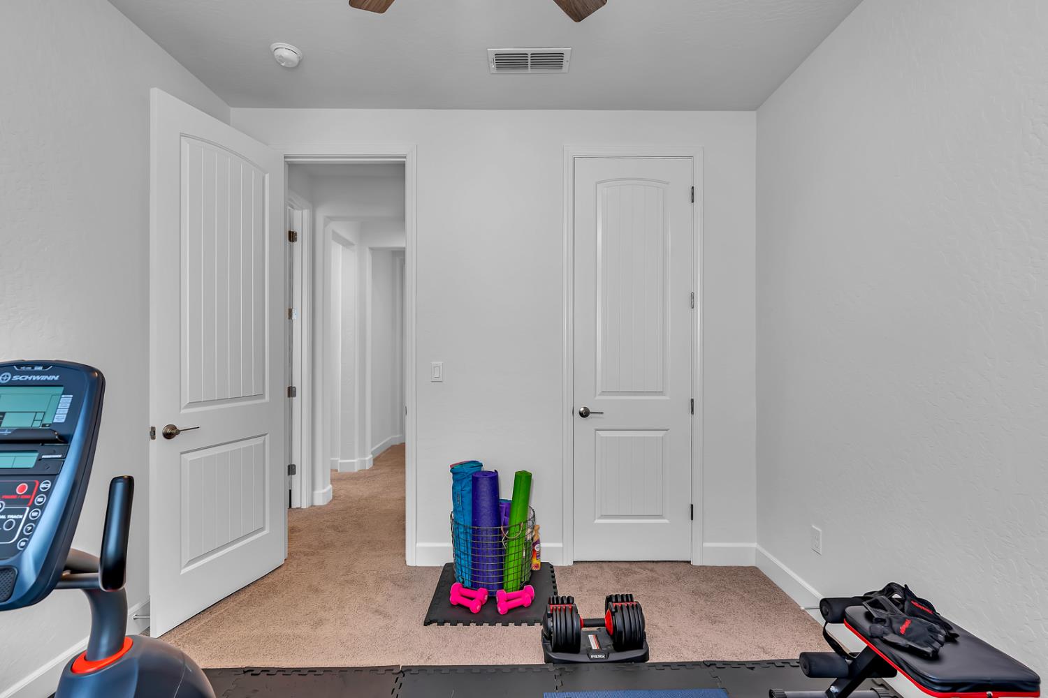 253 Peters Ln S, Madera, CA 93636