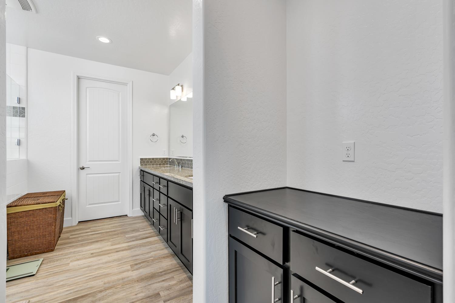 253 Peters Ln S, Madera, CA 93636