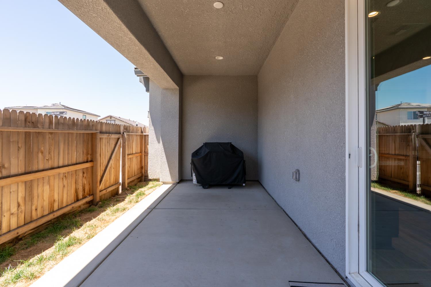 253 Peters Ln S, Madera, CA 93636