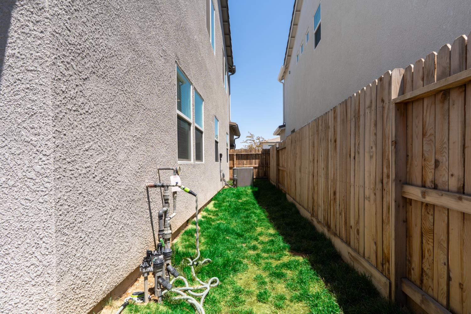 253 Peters Ln S, Madera, CA 93636