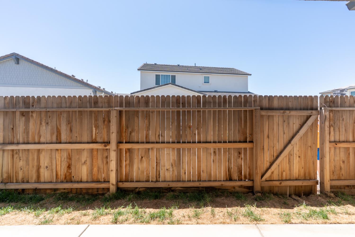 253 Peters Ln S, Madera, CA 93636