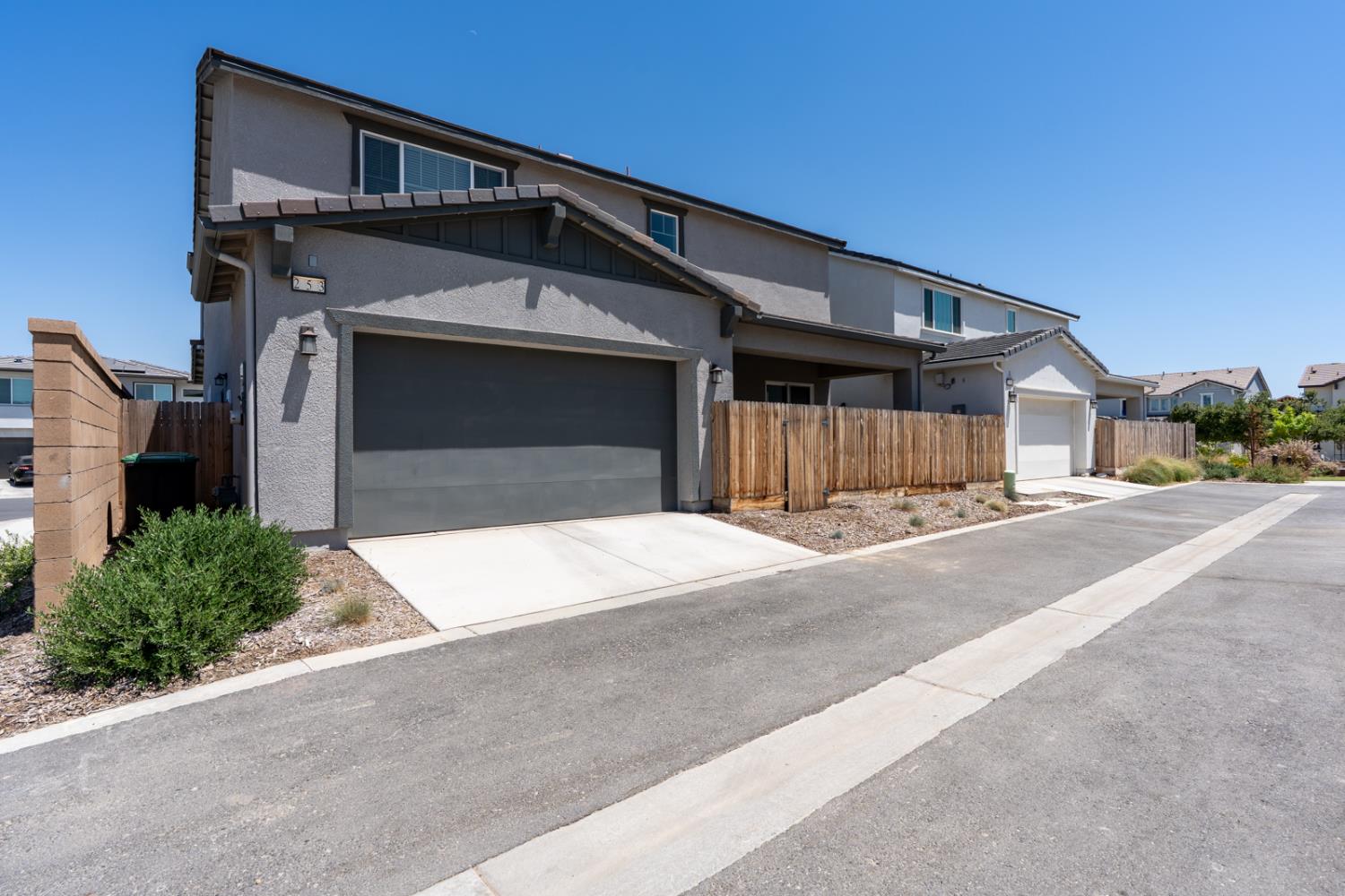 253 Peters Ln S, Madera, CA 93636