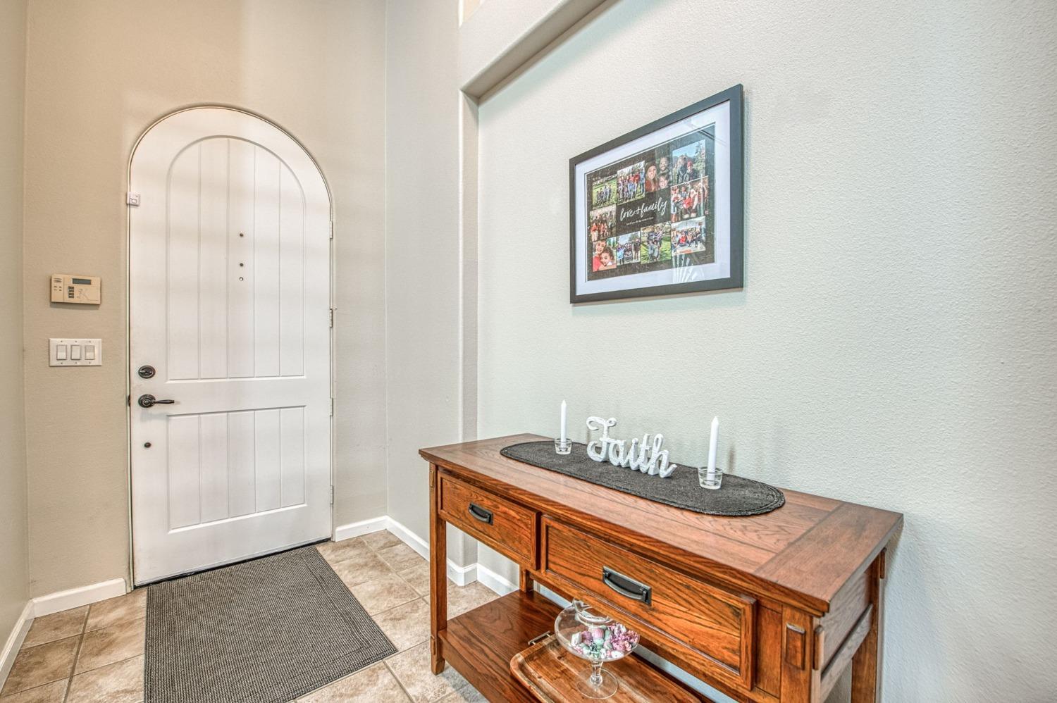 4626 N Arrow Ridge Way, Clovis, CA 93619