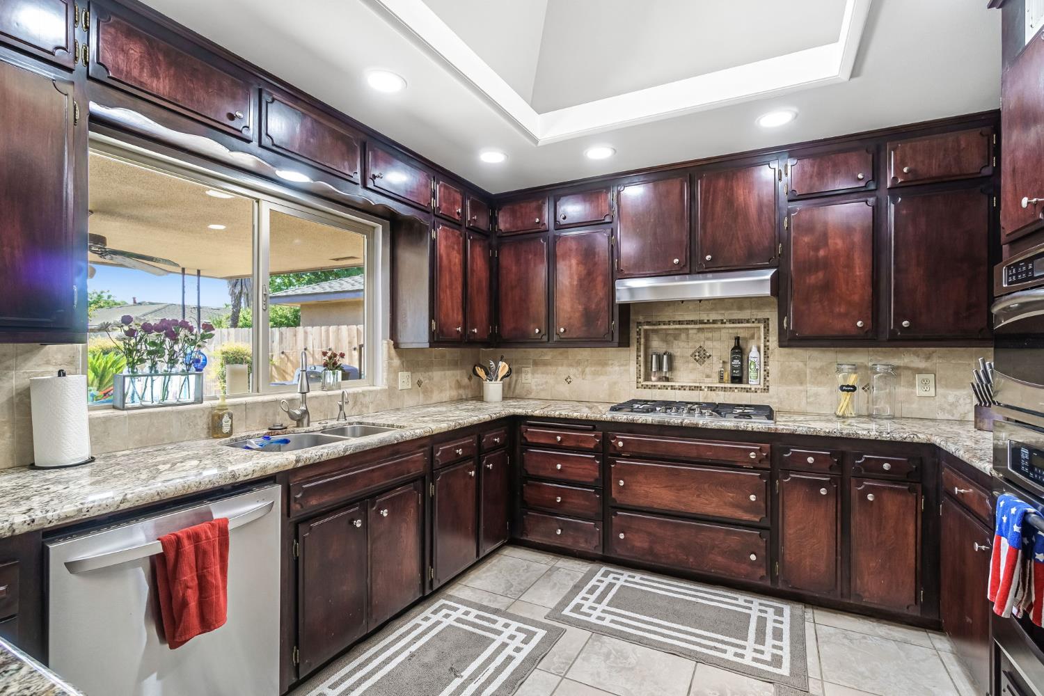 6658 N Thorne Ave, Fresno, CA 93711