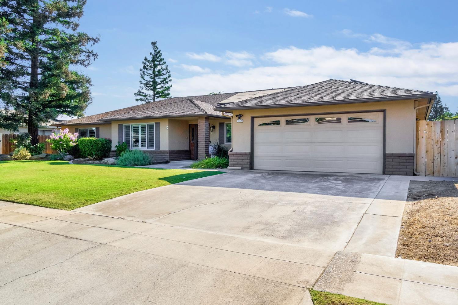 6658 N Thorne Ave, Fresno, CA 93711