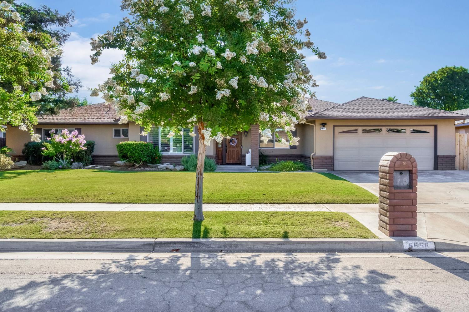 6658 N Thorne Ave, Fresno, CA 93711