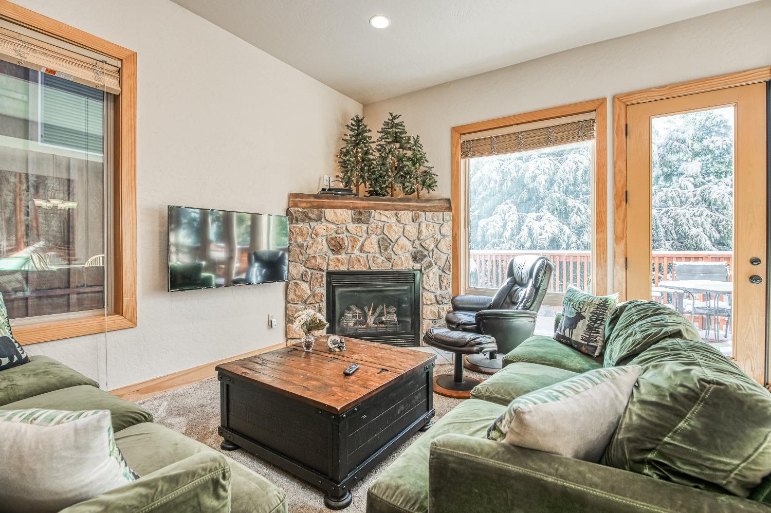 40862 Village Pass Ln, Shaver Lake, CA 93664