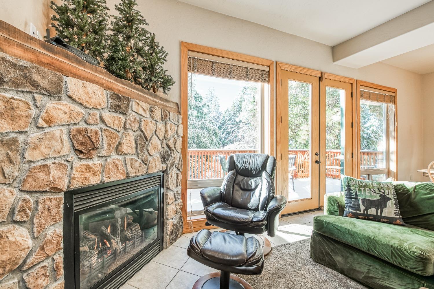 40862 Village Pass Ln, Shaver Lake, CA 93664