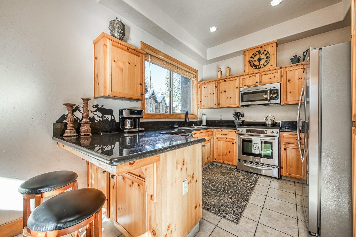 40862 Village Pass Ln, Shaver Lake, CA 93664