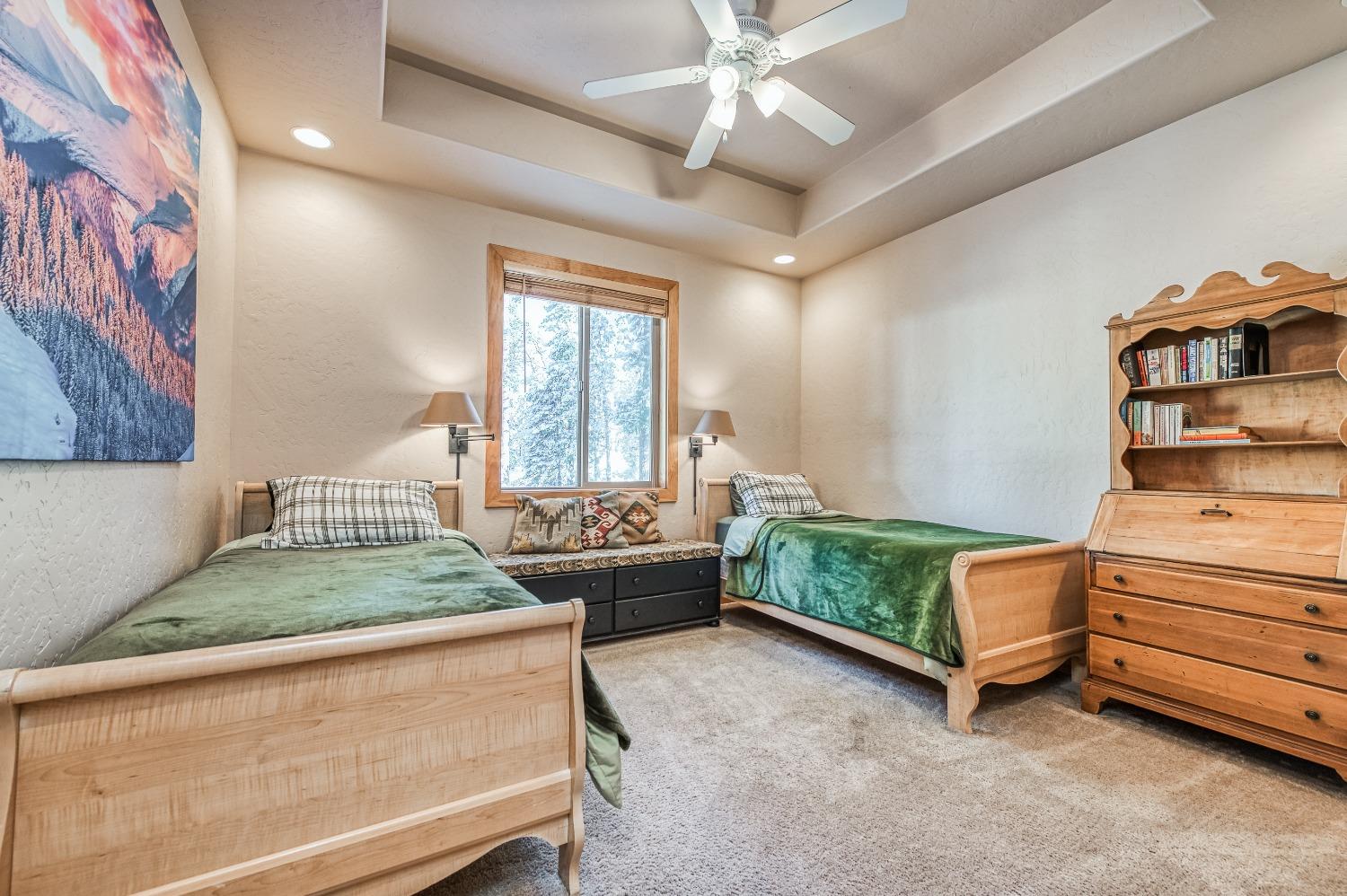 40862 Village Pass Ln, Shaver Lake, CA 93664