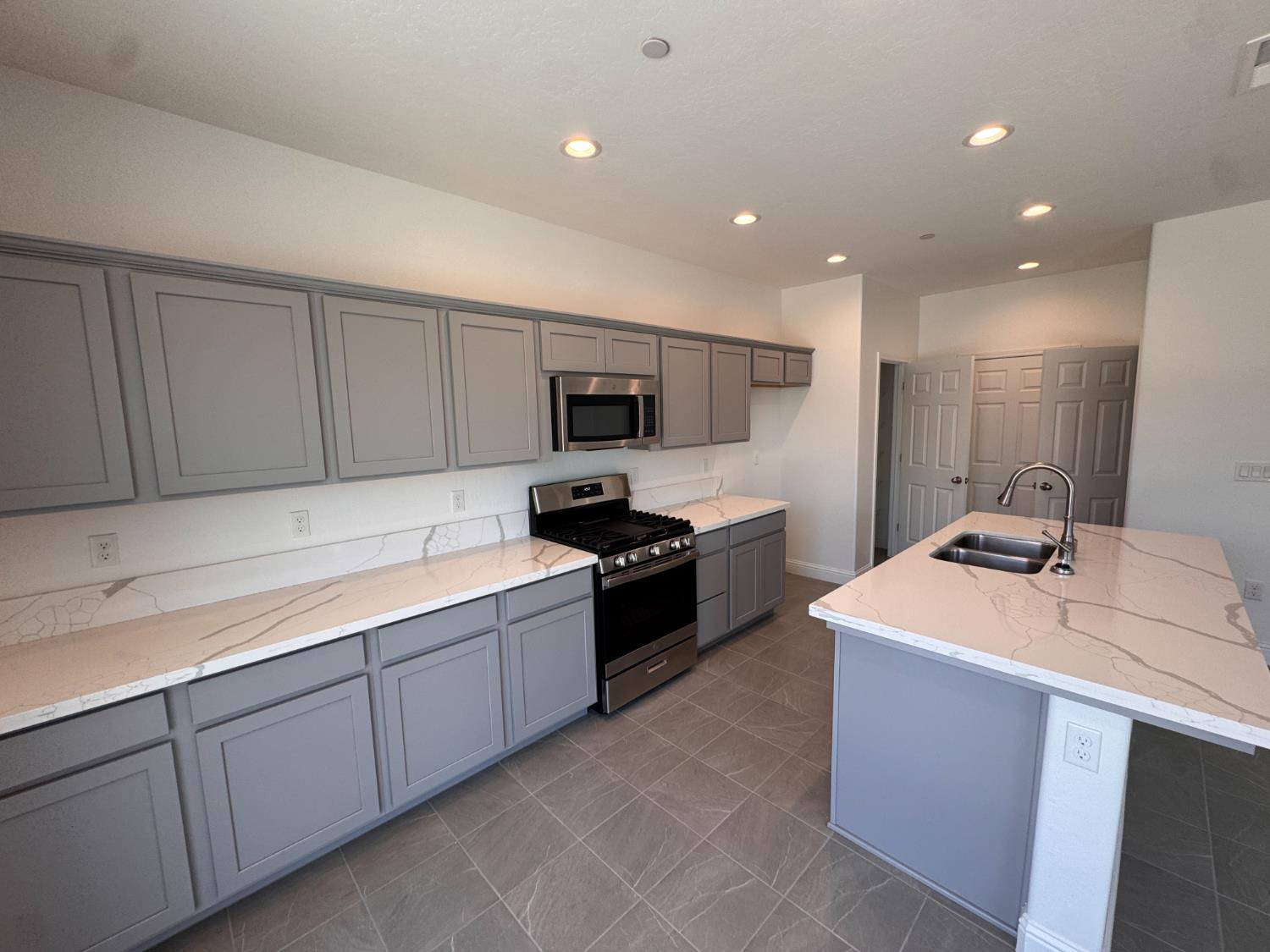 412 W Escalon, Clovis, CA 93612