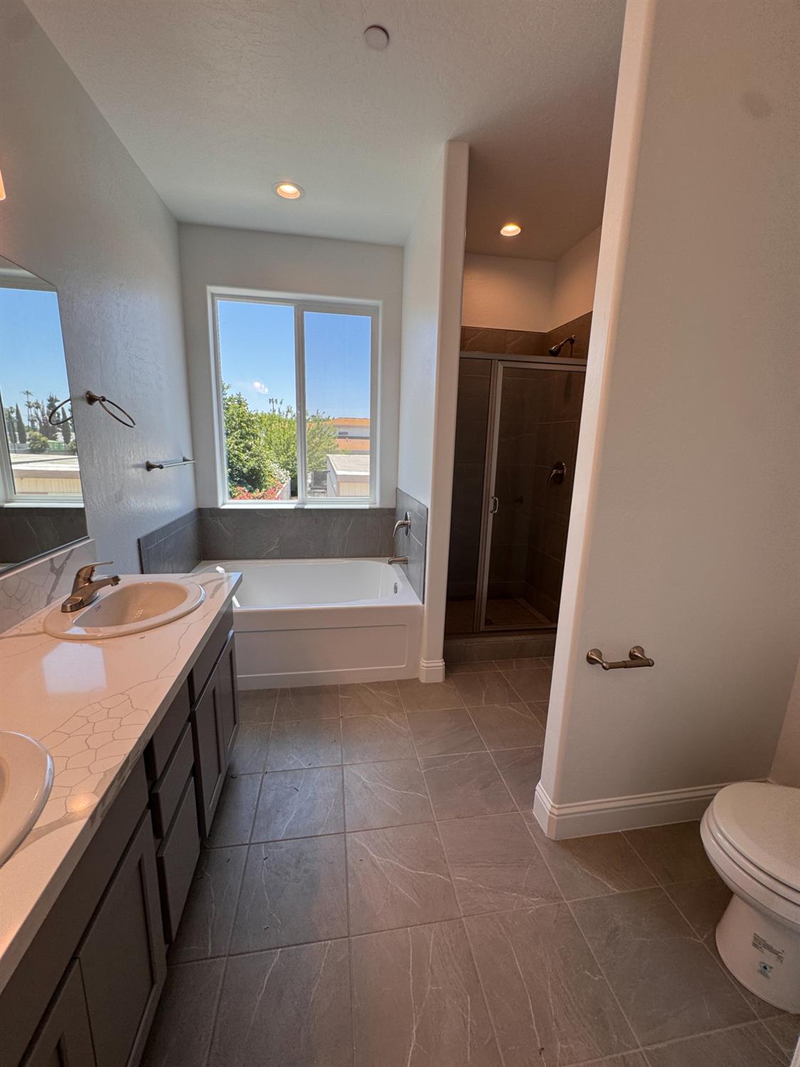 412 W Escalon, Clovis, CA 93612