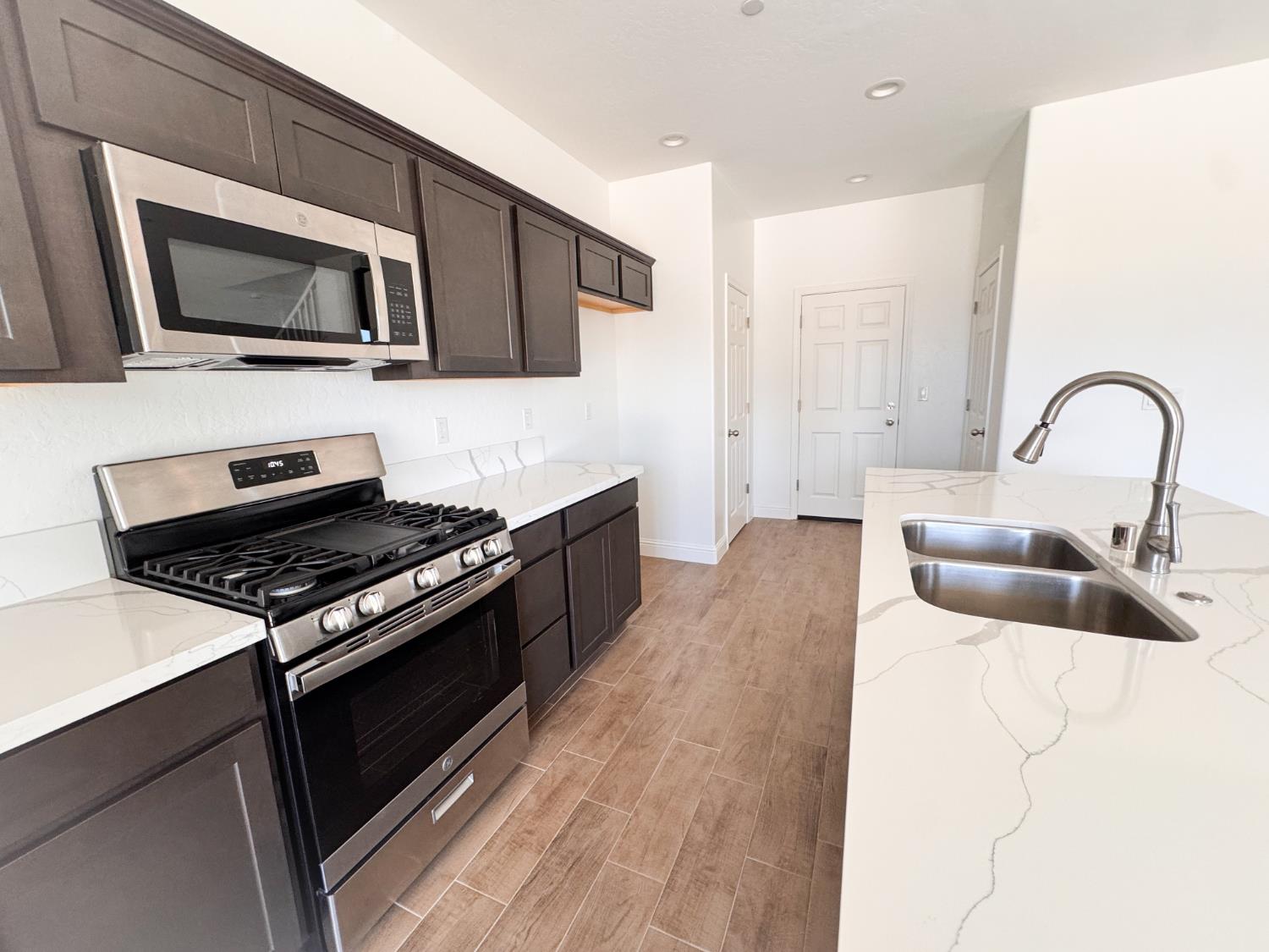 454 W Windsor, Clovis, CA 93612