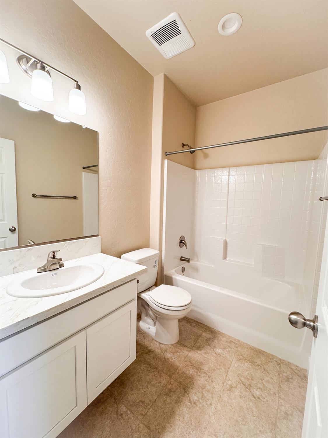 454 W Windsor, Clovis, CA 93612