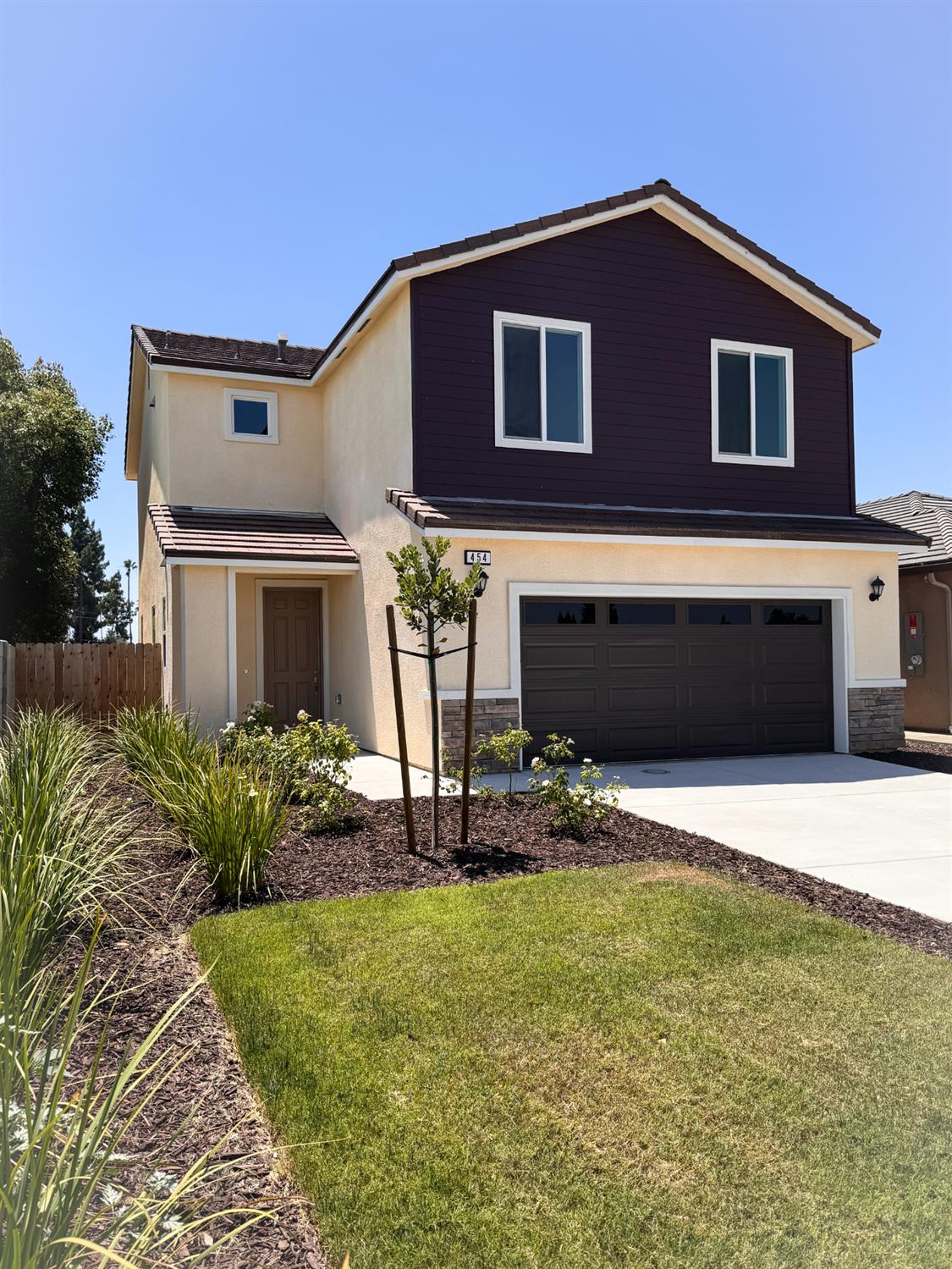454 W Windsor, Clovis, CA 93612
