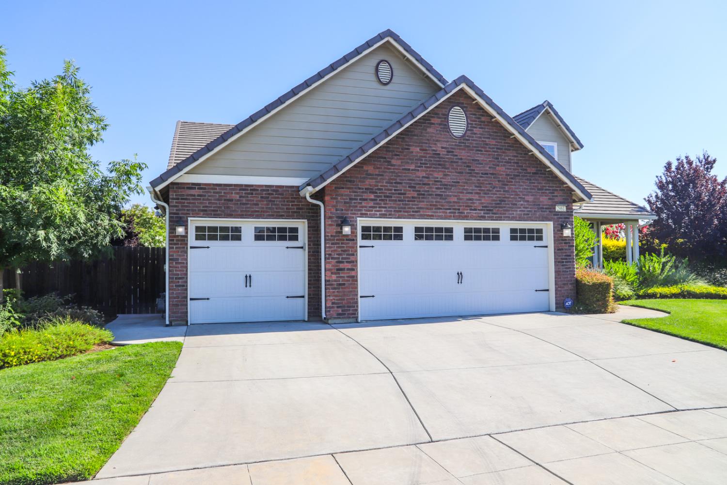 2981 Sierra Madre Ave, Clovis, CA 93611