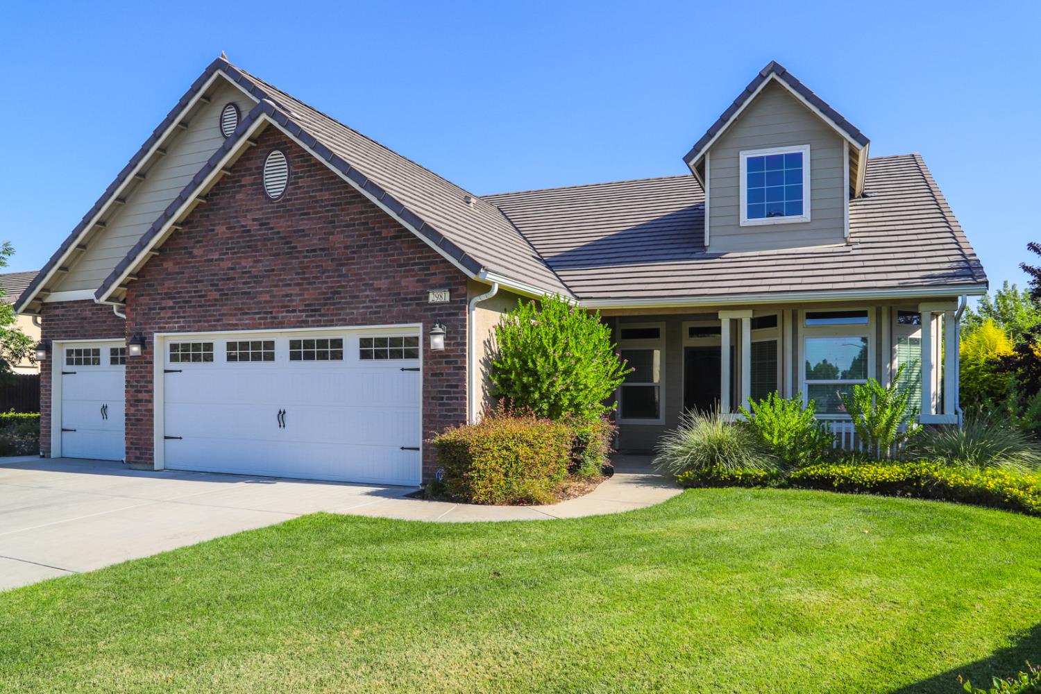 2981 Sierra Madre Ave, Clovis, CA 93611