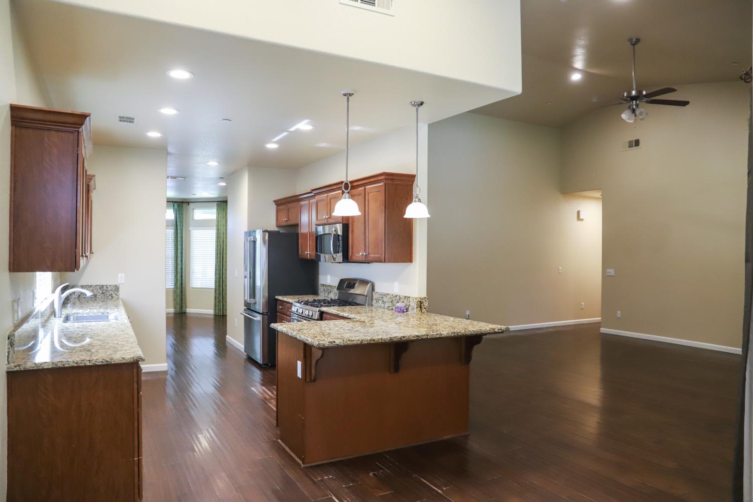 2981 Sierra Madre Ave, Clovis, CA 93611