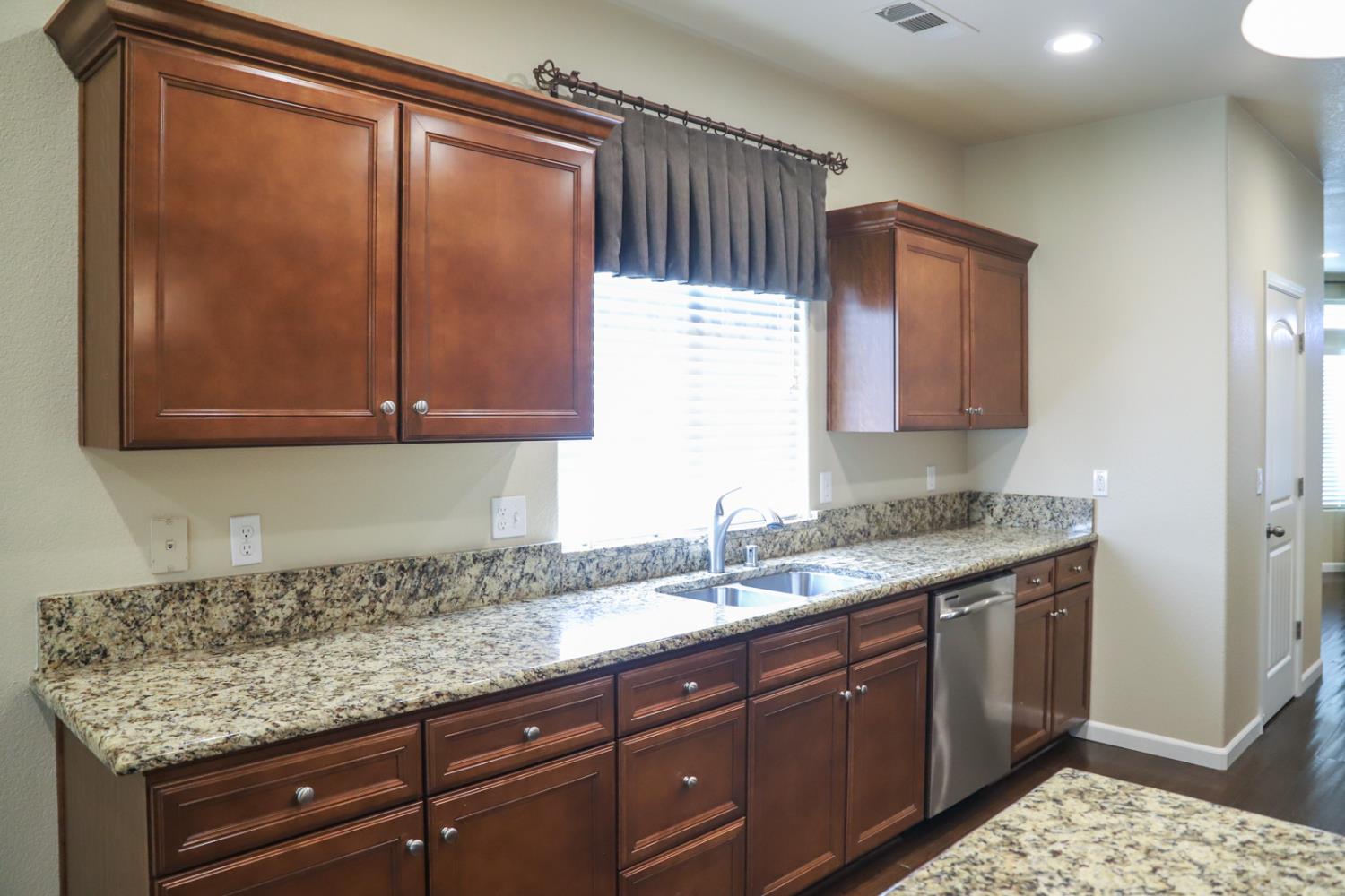 2981 Sierra Madre Ave, Clovis, CA 93611