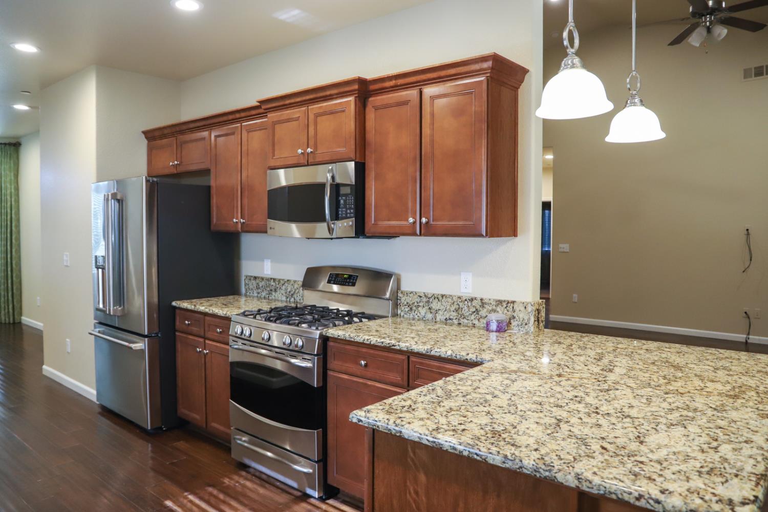 2981 Sierra Madre Ave, Clovis, CA 93611