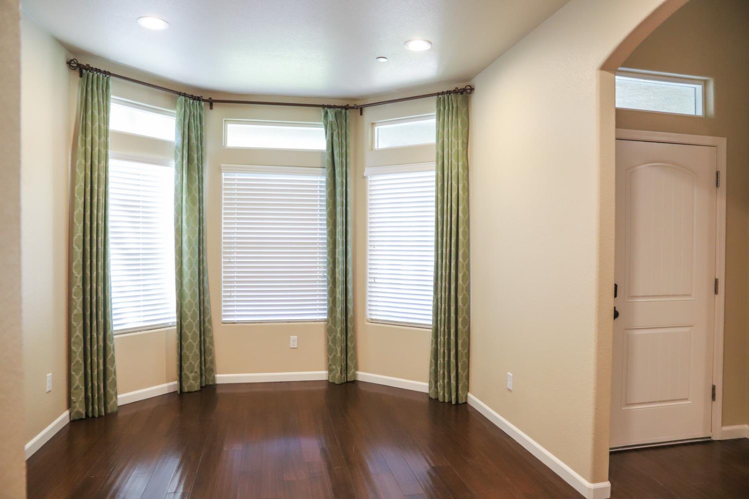 2981 Sierra Madre Ave, Clovis, CA 93611