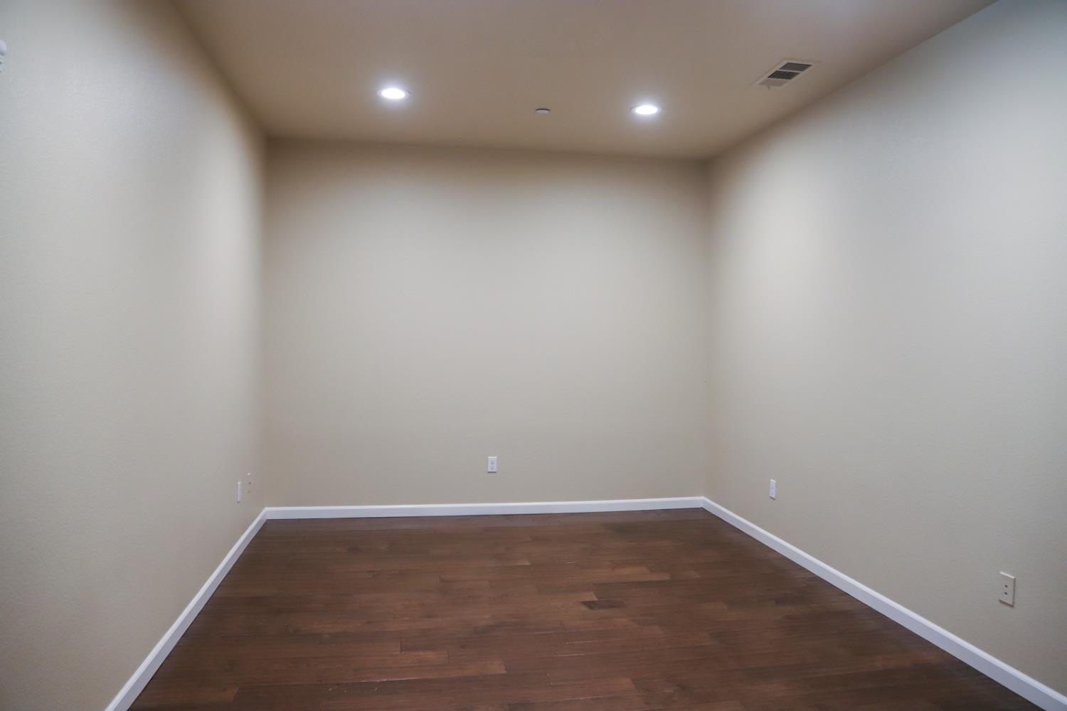 2981 Sierra Madre Ave, Clovis, CA 93611