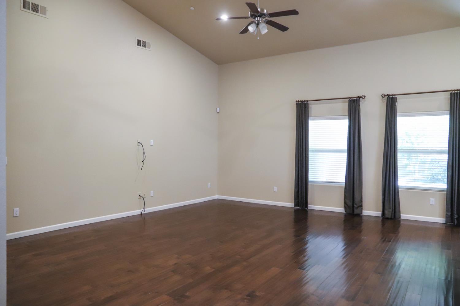 2981 Sierra Madre Ave, Clovis, CA 93611