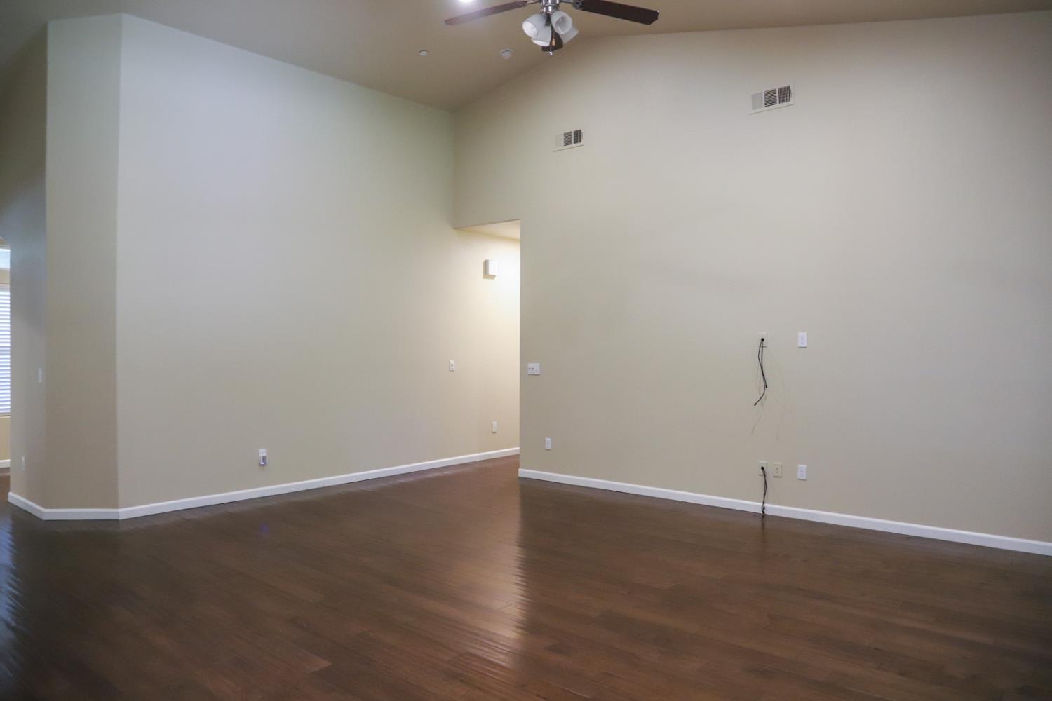 2981 Sierra Madre Ave, Clovis, CA 93611